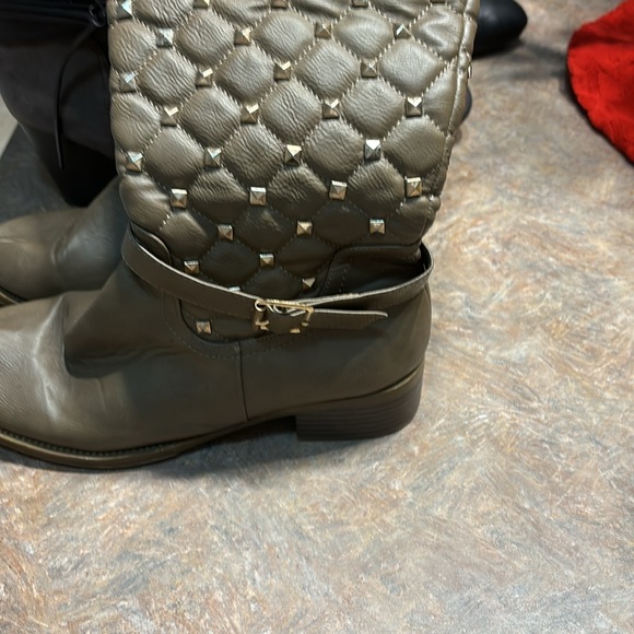 Beautiful boots - Picture 2 of 2